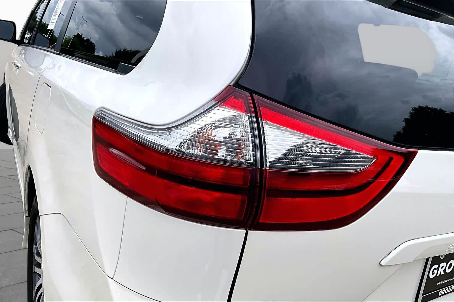 2020 Toyota Sienna XLE Premium Blizzard Pearl at AutoNation USA Katy