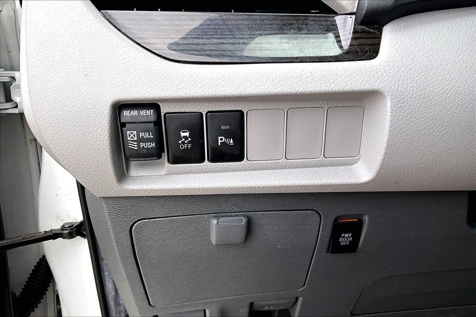 2020 Toyota Sienna XLE Premium Blizzard Pearl at AutoNation USA Katy