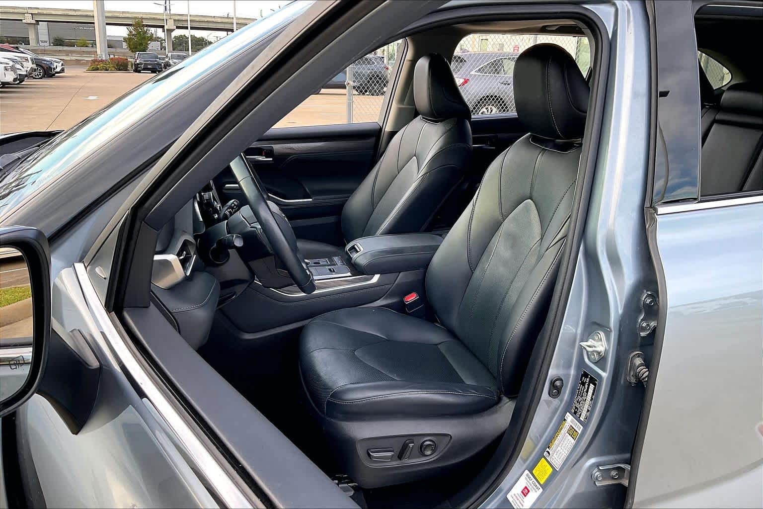 2021 Toyota Highlander Limited Moon Dust at AutoNation Toyota Gulf Fwy