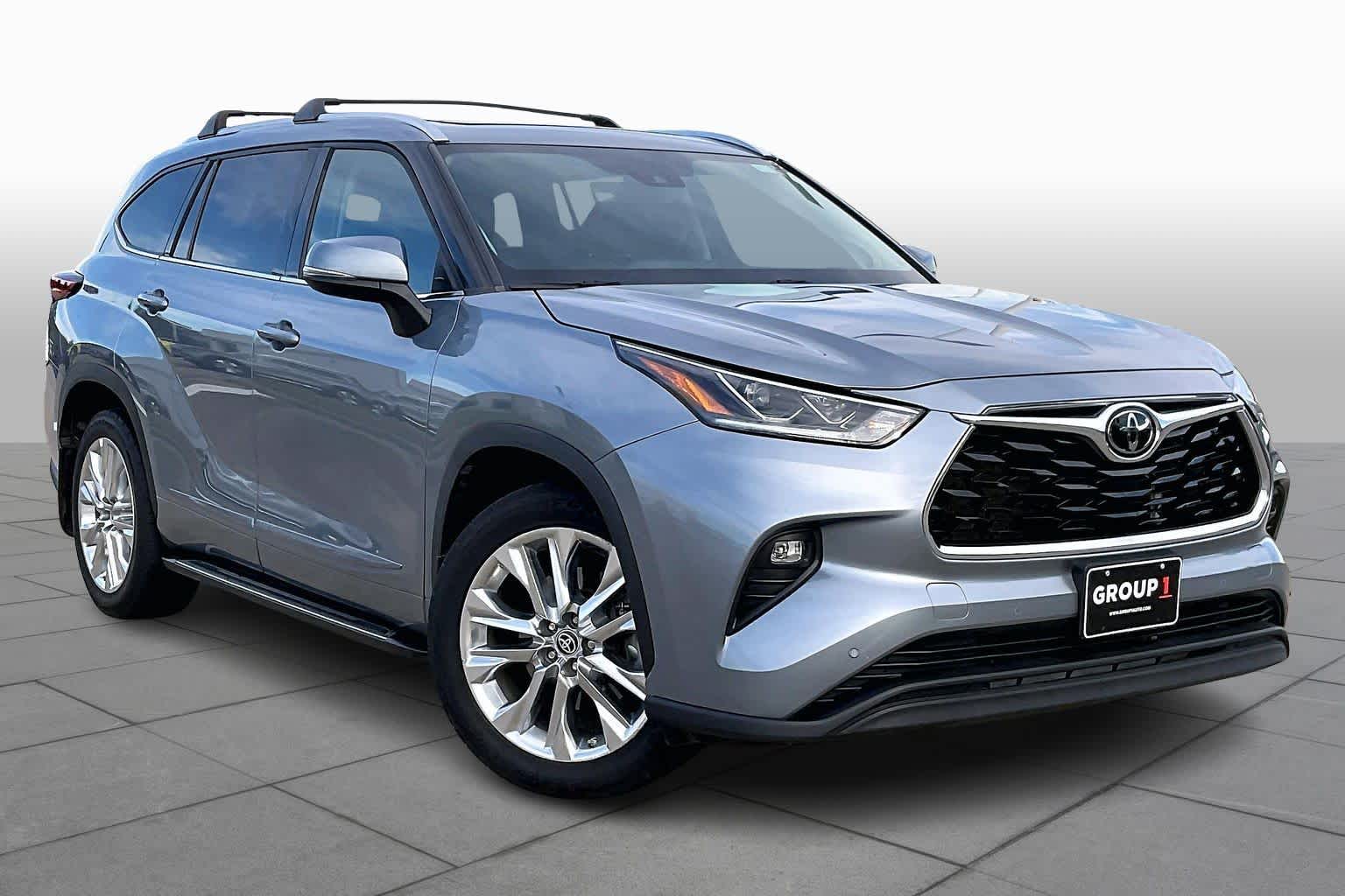 2021 Toyota Highlander Limited Moon Dust at AutoNation Toyota Gulf Fwy