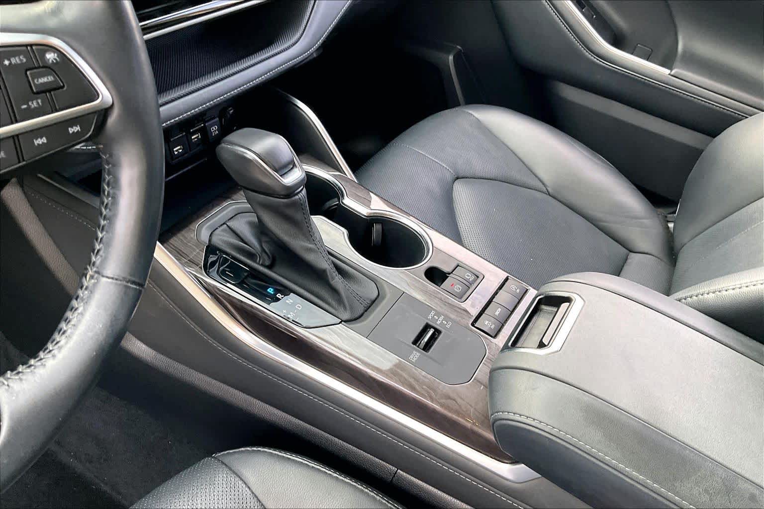 2021 Toyota Highlander Limited Moon Dust at AutoNation Toyota Gulf Fwy