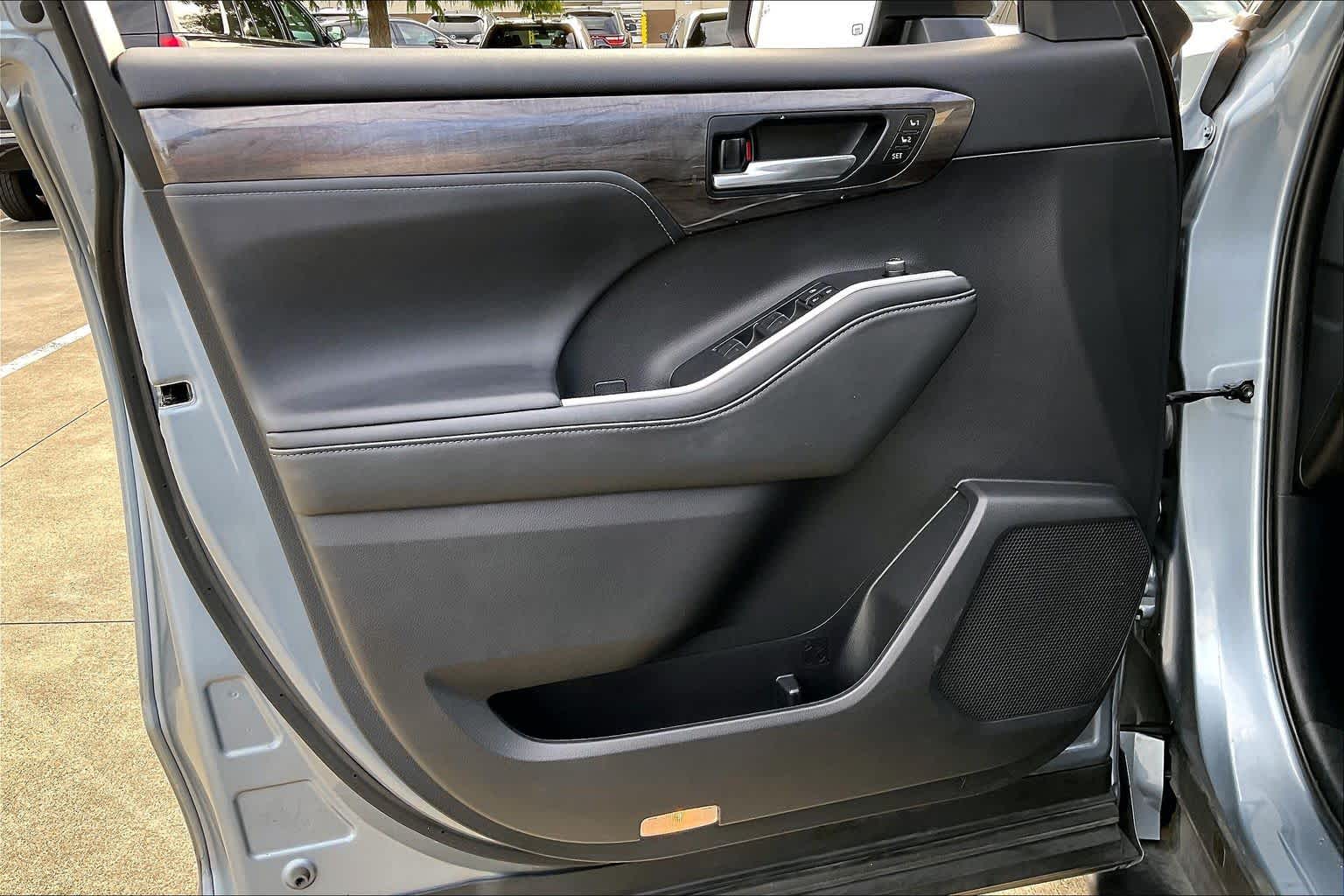 2021 Toyota Highlander Limited Moon Dust at AutoNation Toyota Gulf Fwy