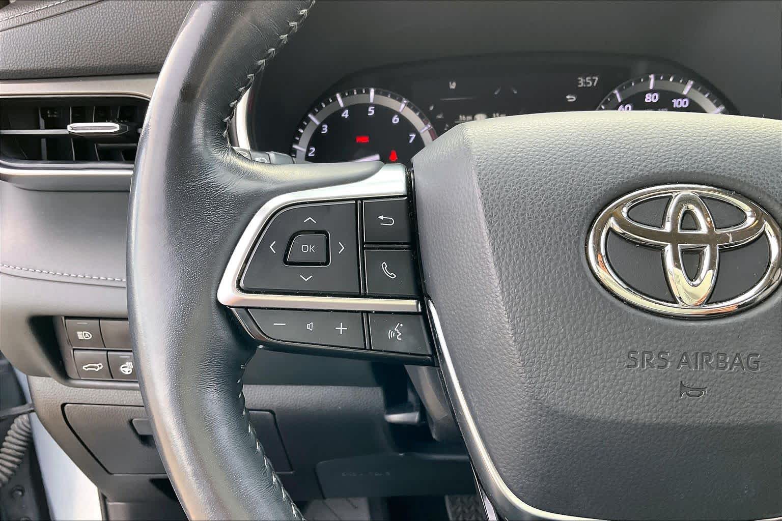 2021 Toyota Highlander Limited Moon Dust at AutoNation Toyota Gulf Fwy