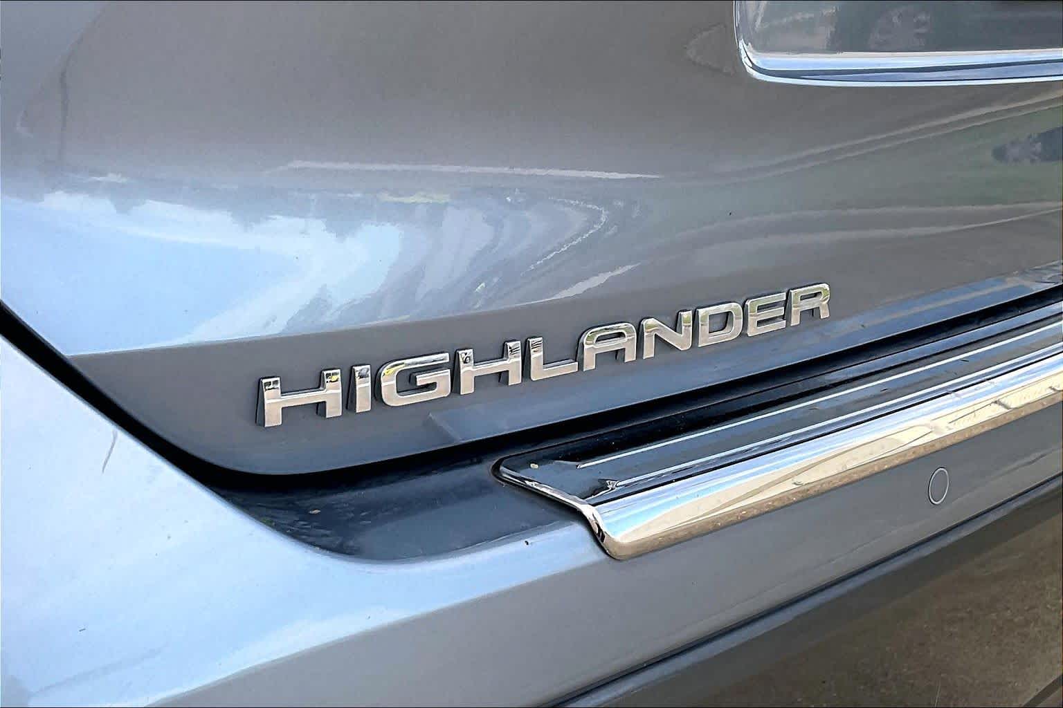 2021 Toyota Highlander Limited Moon Dust at AutoNation Toyota Gulf Fwy