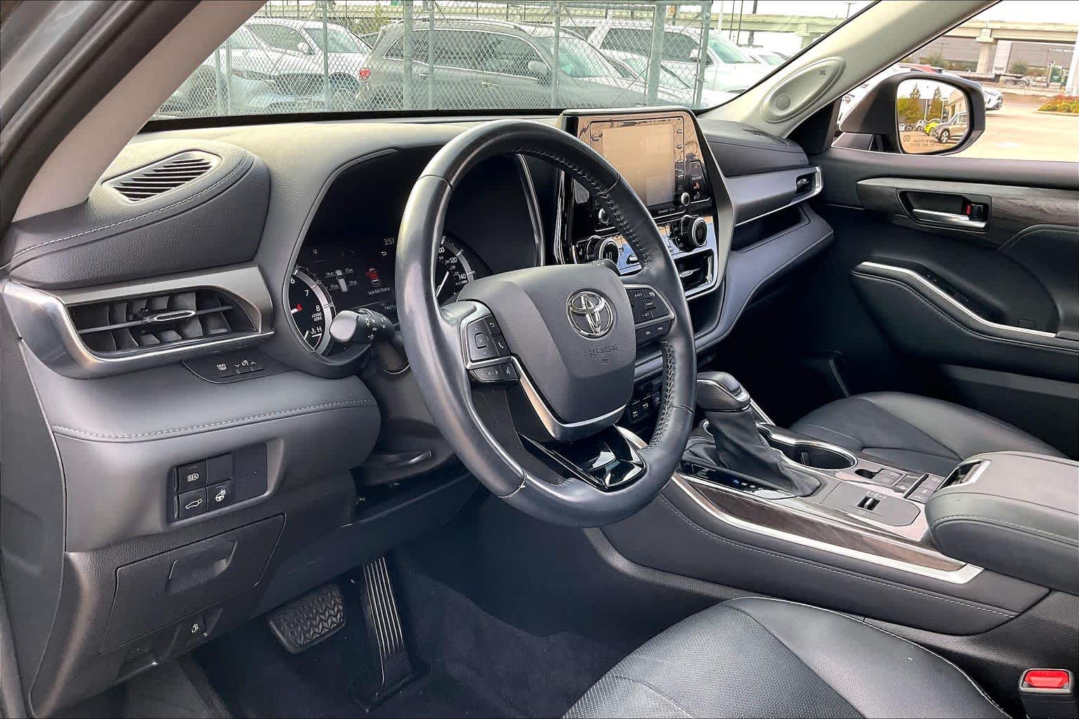 2021 Toyota Highlander Limited Moon Dust at AutoNation Toyota Gulf Fwy