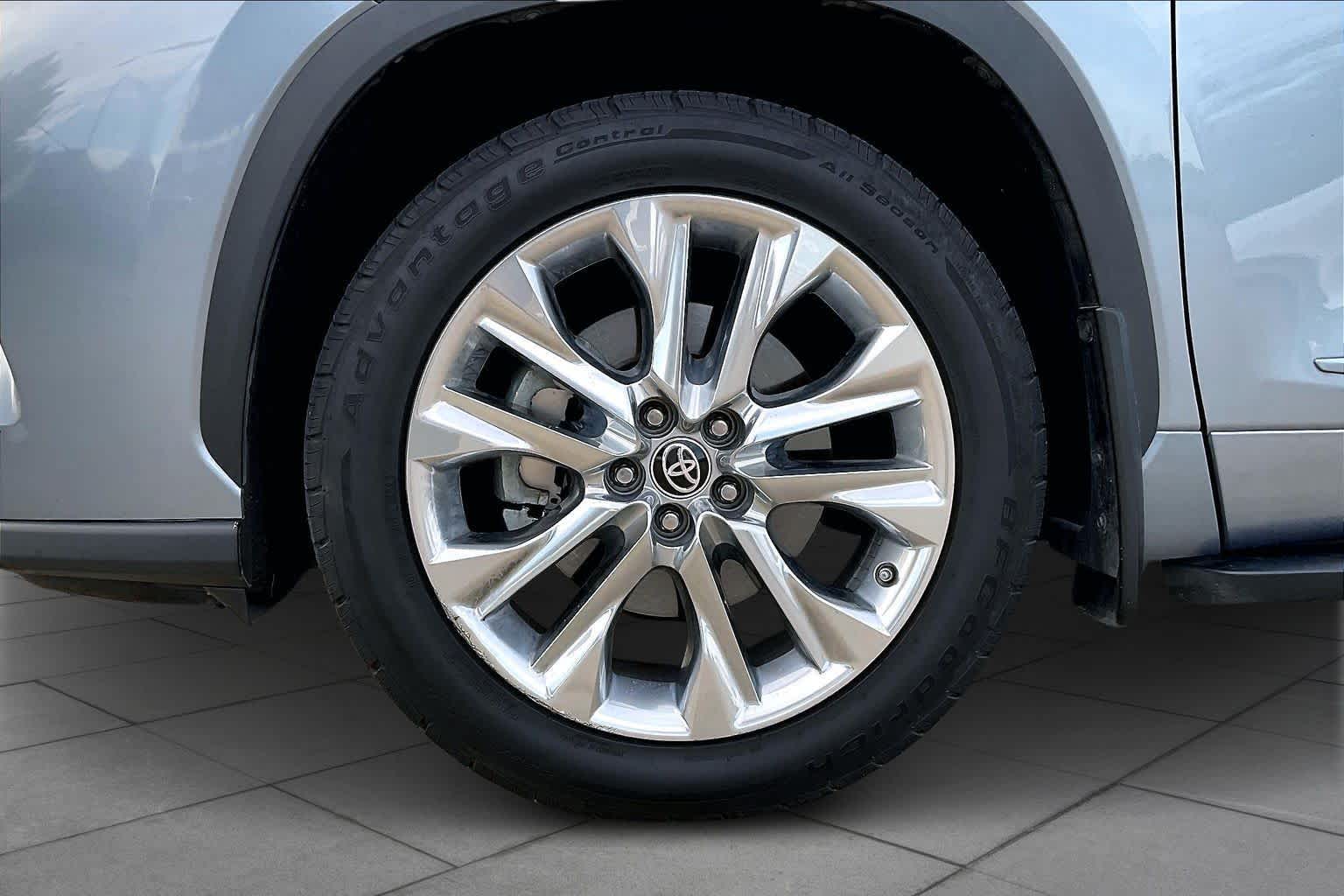 2021 Toyota Highlander Limited Moon Dust at AutoNation Toyota Gulf Fwy