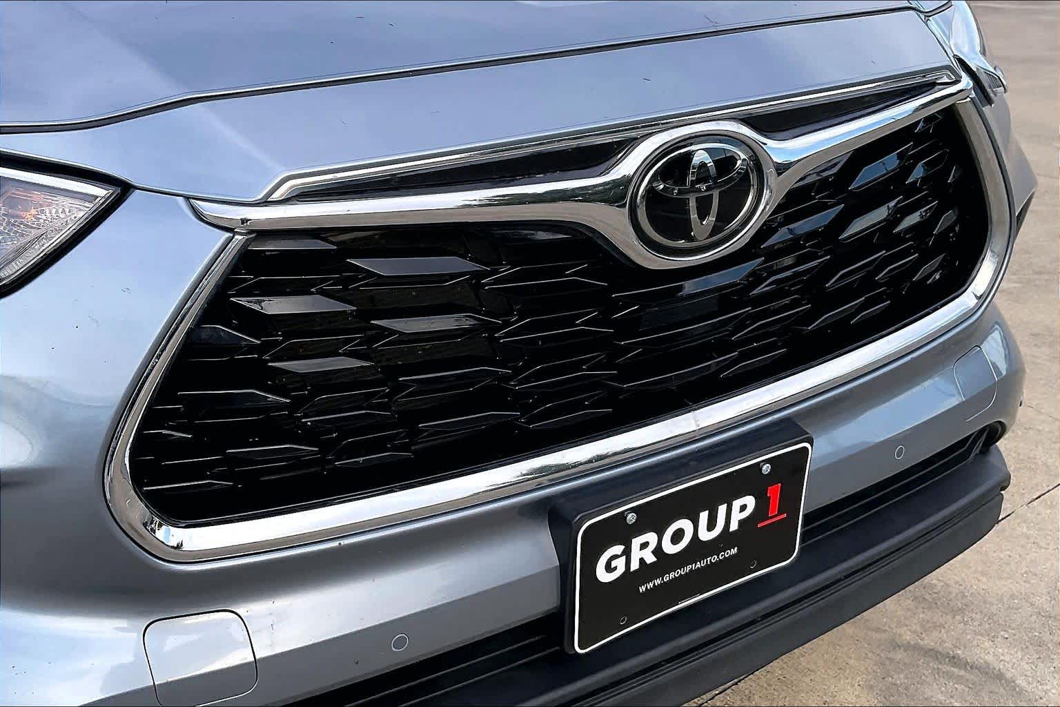2021 Toyota Highlander Limited Moon Dust at AutoNation Toyota Gulf Fwy