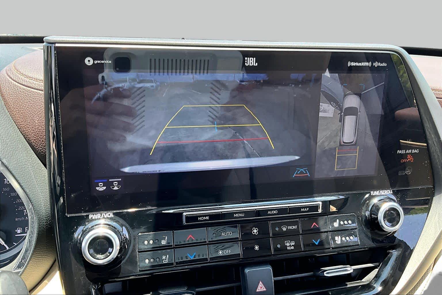 2021 Toyota Highlander Limited Blizzard Pearl at Group 1 Toyota Southwest