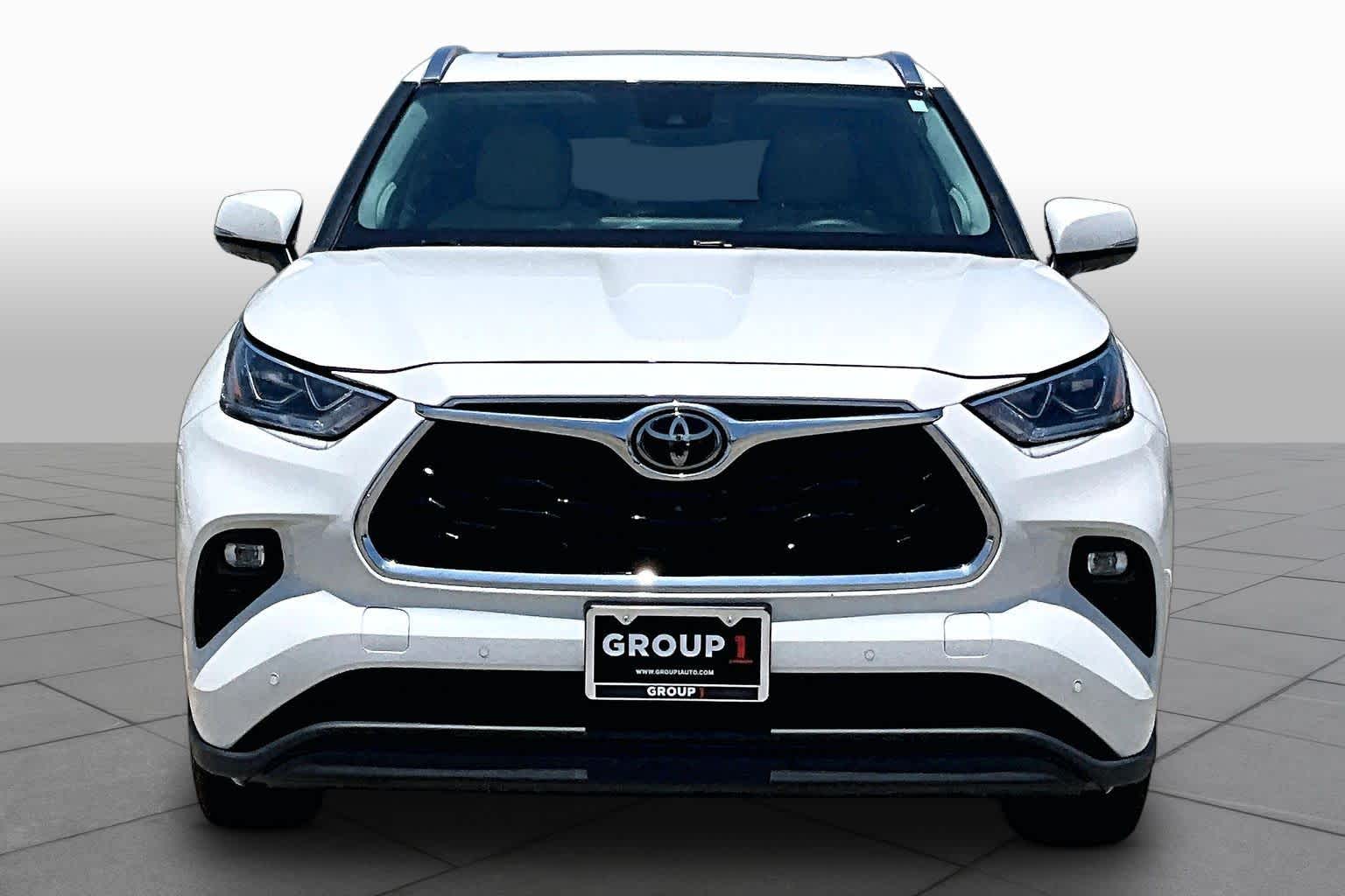 2021 Toyota Highlander Limited Blizzard Pearl at Group 1 Toyota Southwest