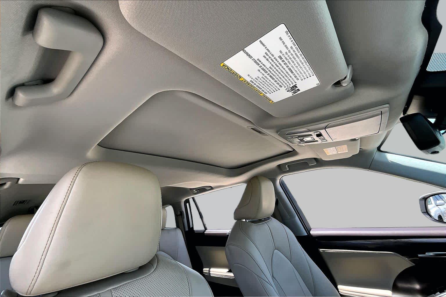 2021 Toyota Highlander Limited Blizzard Pearl at Group 1 Toyota Southwest