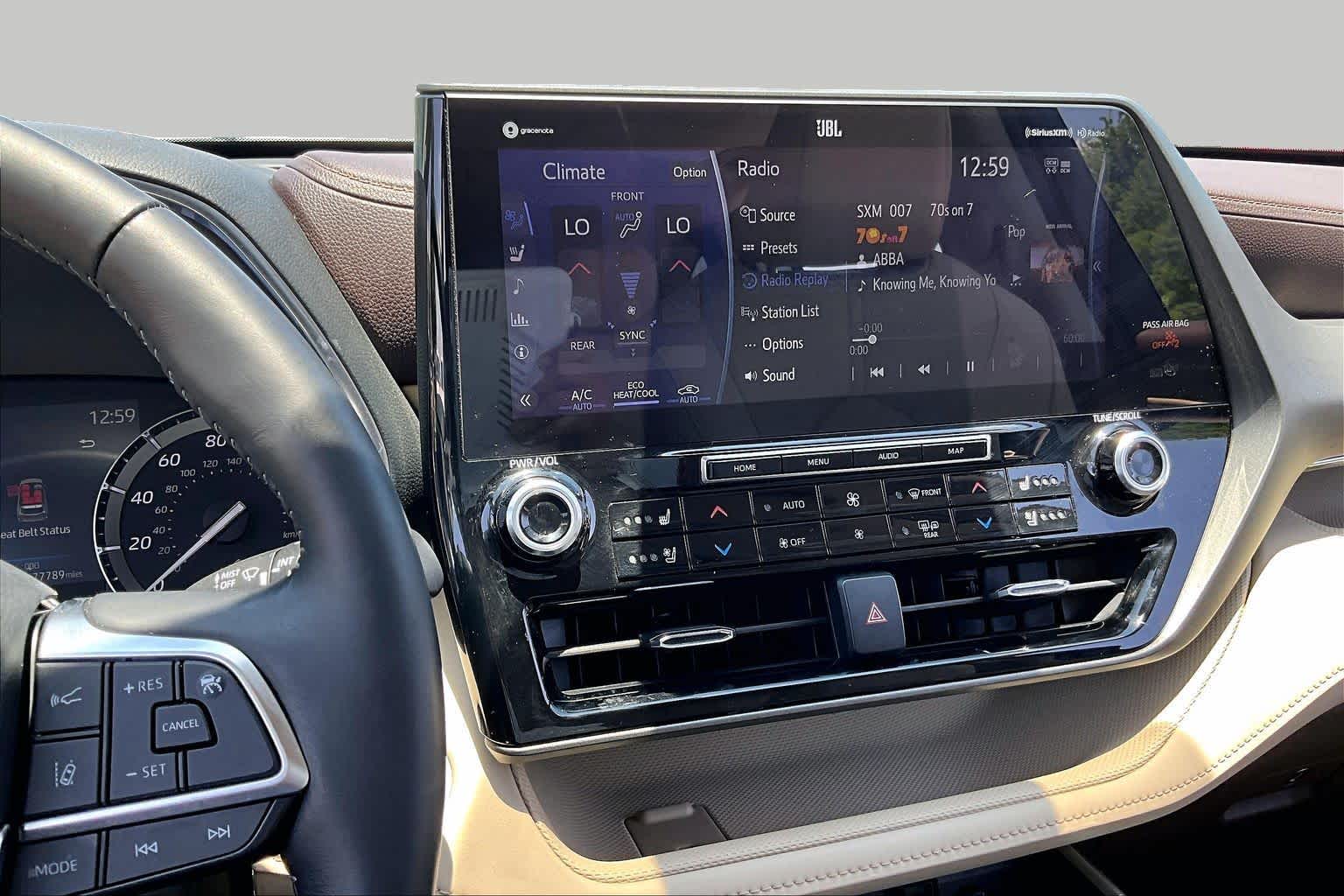 2021 Toyota Highlander Limited Blizzard Pearl at Group 1 Toyota Southwest