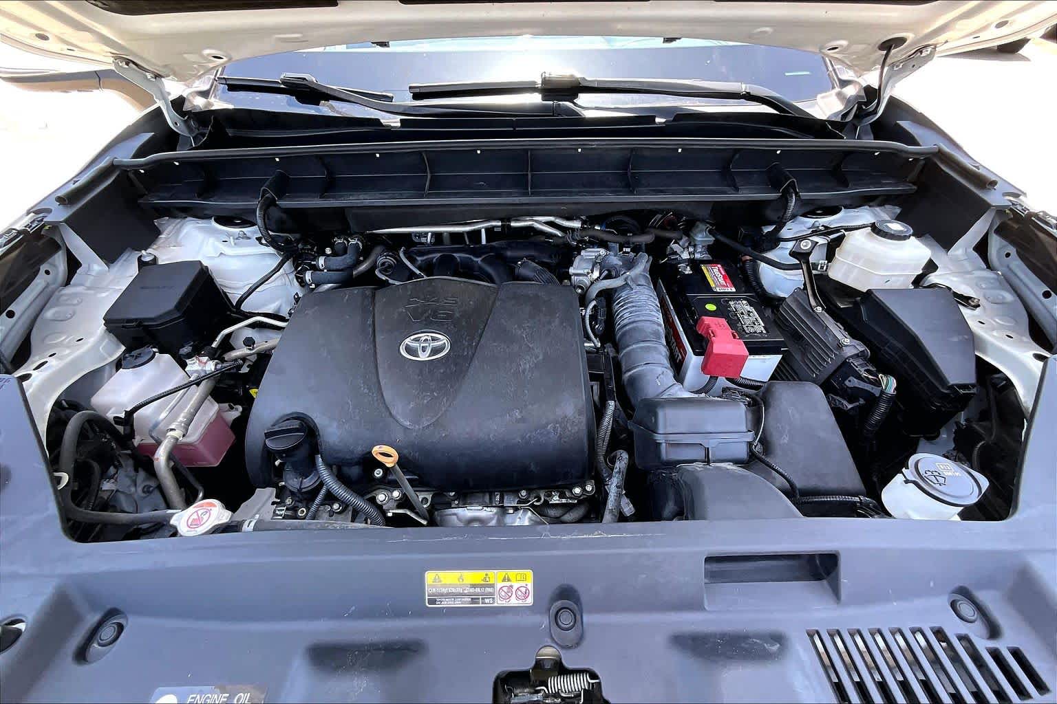 2021 Toyota Highlander Limited Blizzard Pearl at Group 1 Toyota Southwest