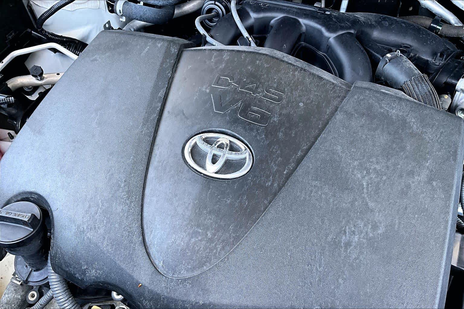 2021 Toyota Highlander Limited Blizzard Pearl at Group 1 Toyota Southwest