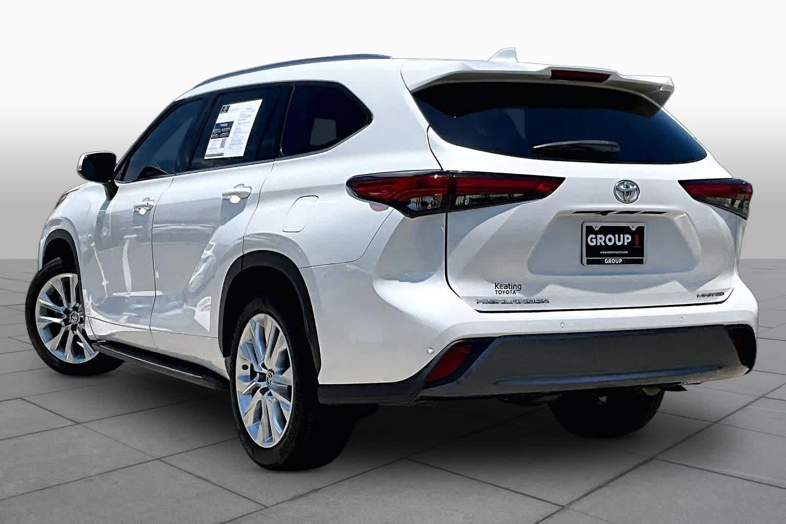 2021 Toyota Highlander Limited Blizzard Pearl at Group 1 Toyota Southwest