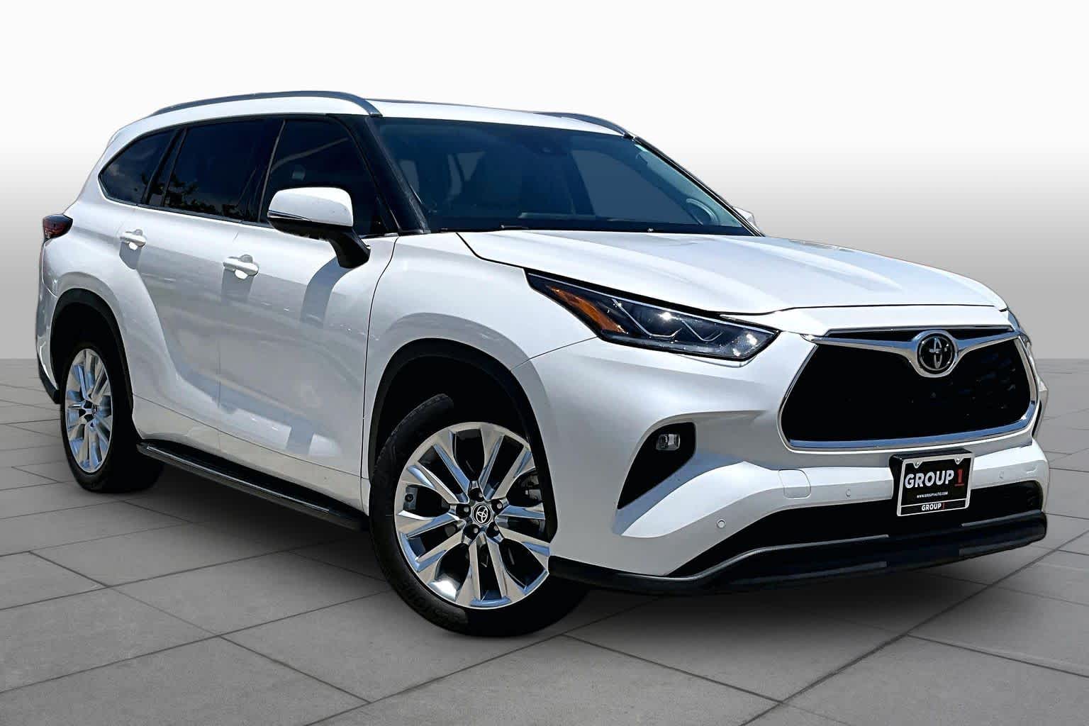 2021 Toyota Highlander Limited Blizzard Pearl at Group 1 Toyota Southwest