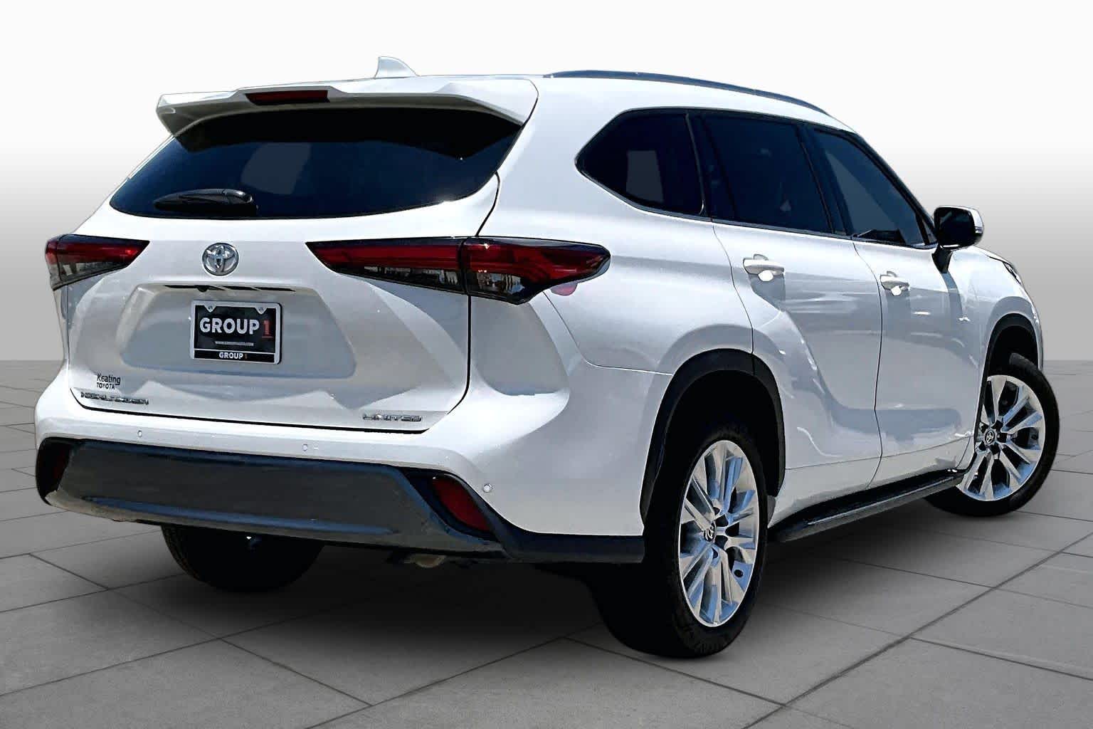 2021 Toyota Highlander Limited Blizzard Pearl at Group 1 Toyota Southwest