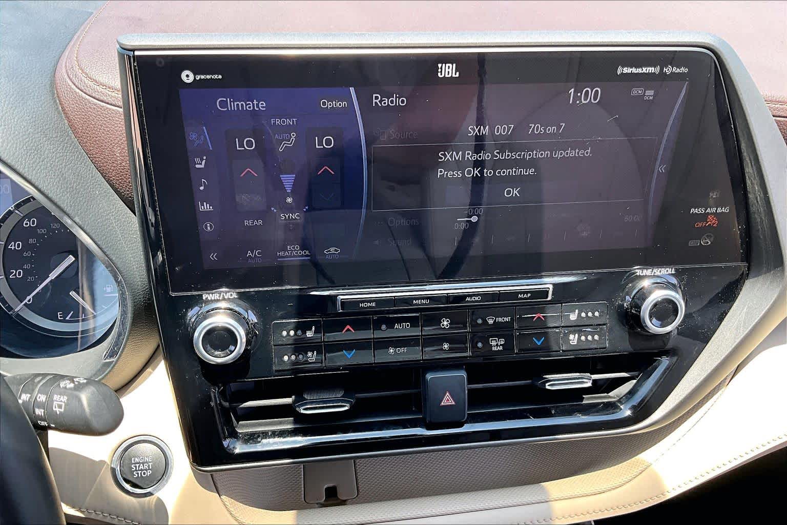 2021 Toyota Highlander Limited Blizzard Pearl at Group 1 Toyota Southwest