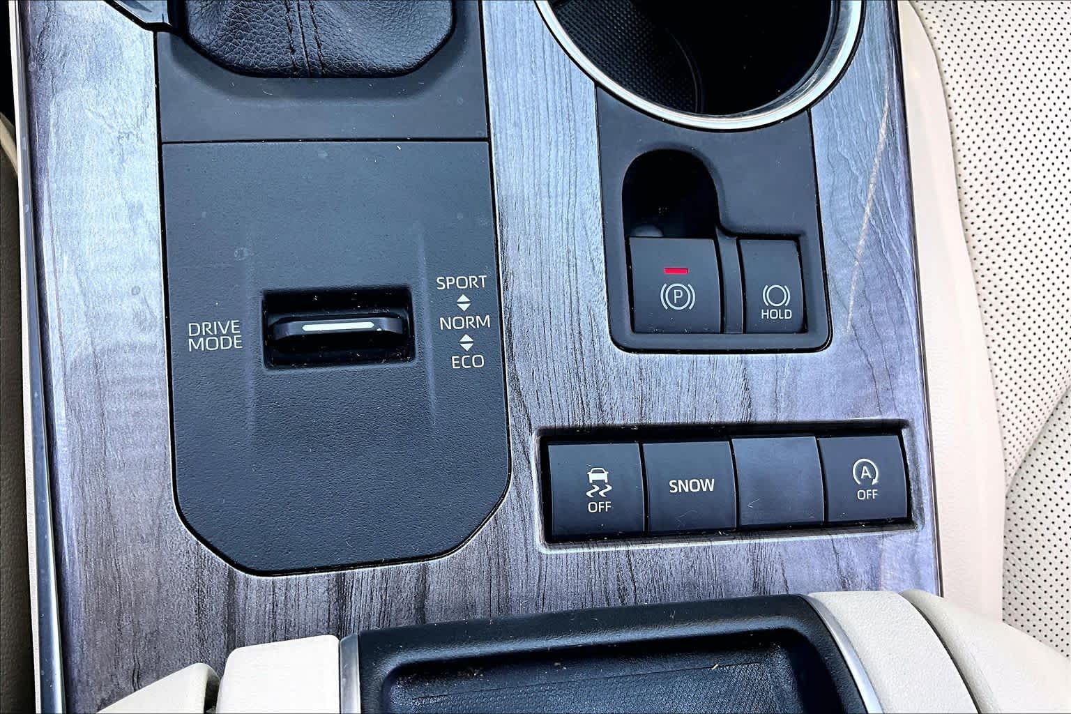 2021 Toyota Highlander Limited Blizzard Pearl at Group 1 Toyota Southwest