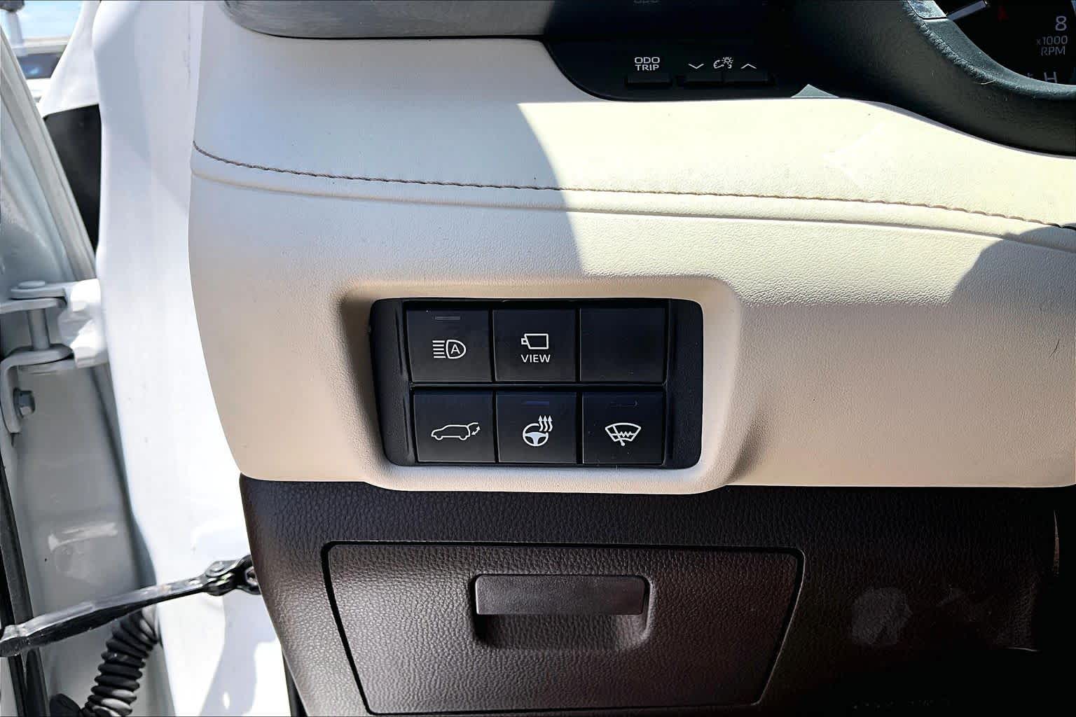 2021 Toyota Highlander Limited Blizzard Pearl at Group 1 Toyota Southwest