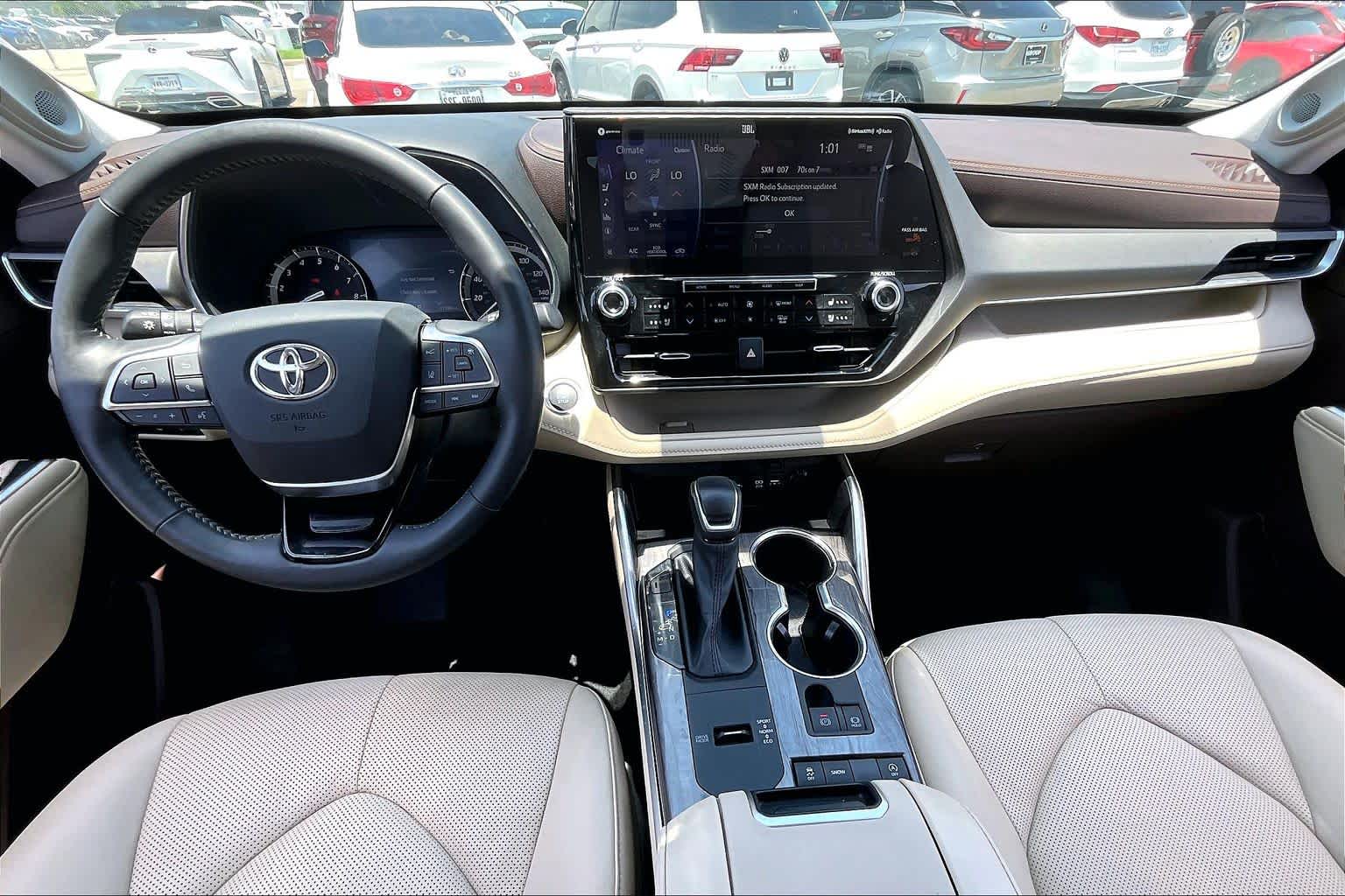 2021 Toyota Highlander Limited Blizzard Pearl at Group 1 Toyota Southwest