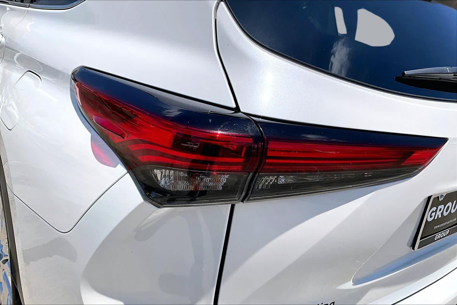 2021 Toyota Highlander Limited Blizzard Pearl at Group 1 Toyota Southwest