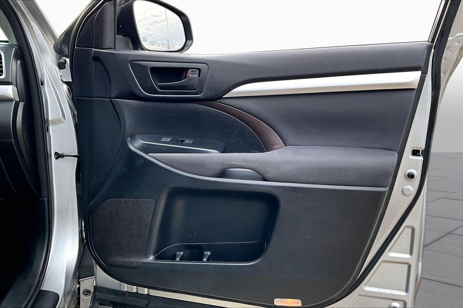 2016 Toyota Highlander LE Silver Sky Metallic at AutoNation Toyota Gulf Fwy