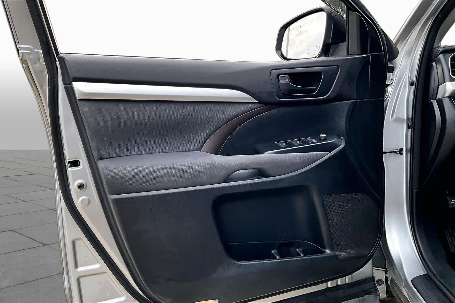 2016 Toyota Highlander LE Silver Sky Metallic at AutoNation Toyota Gulf Fwy