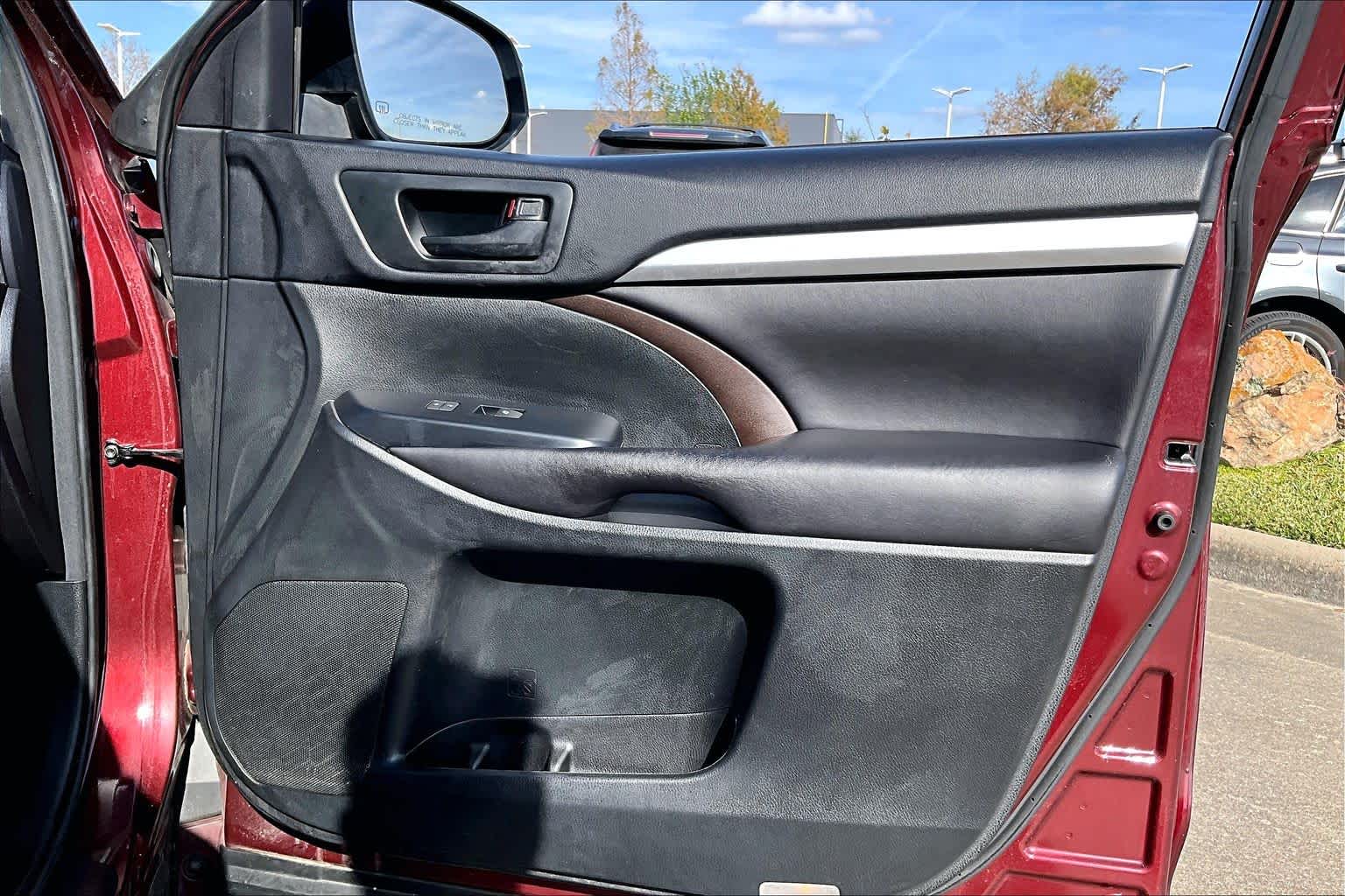 2016 Toyota Highlander LE Plus Ooh La La Rouge Mica at AutoNation USA Houston