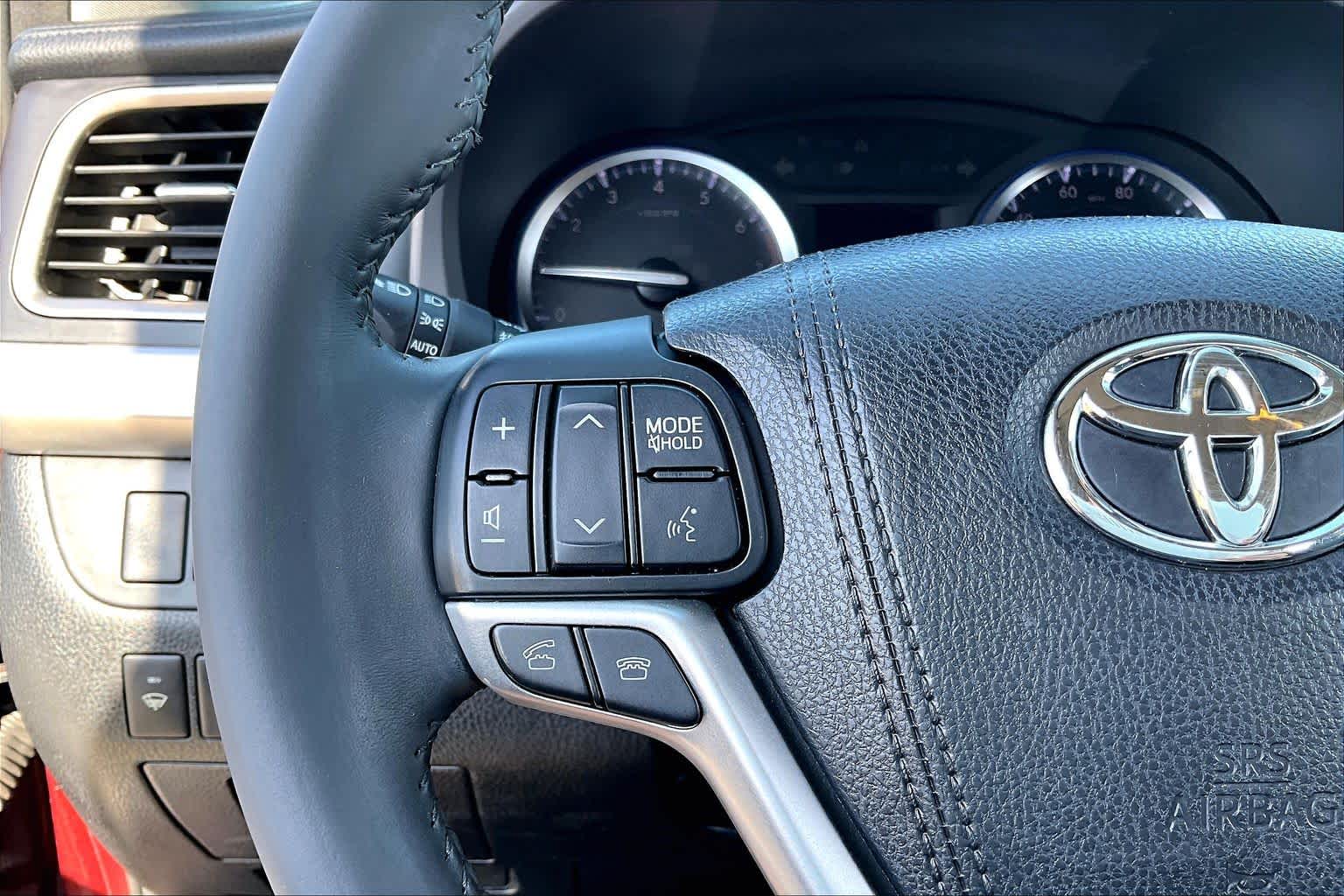 2016 Toyota Highlander LE Plus Ooh La La Rouge Mica at AutoNation USA Houston