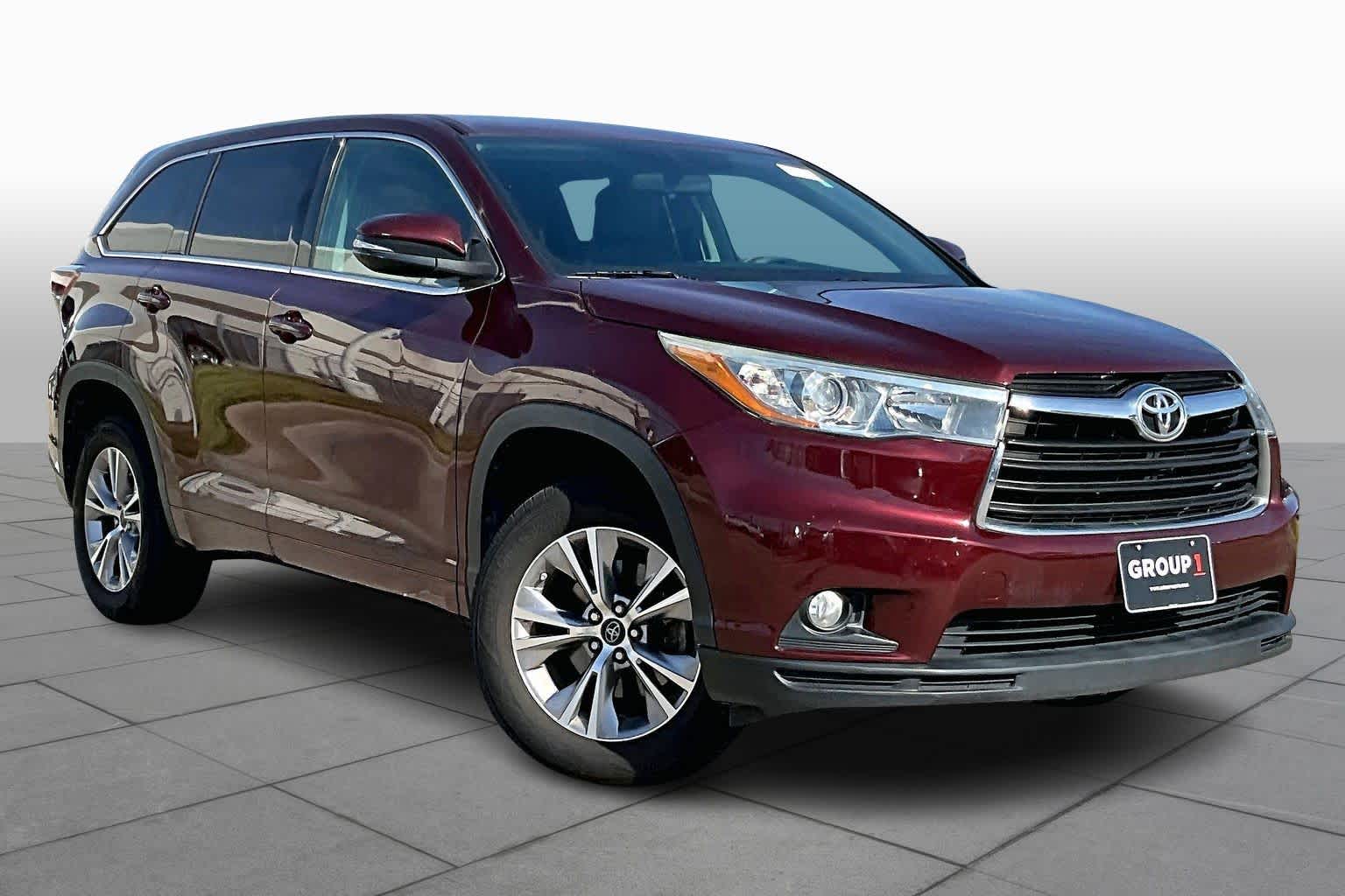 2016 Toyota Highlander LE Plus Ooh La La Rouge Mica at AutoNation USA Houston