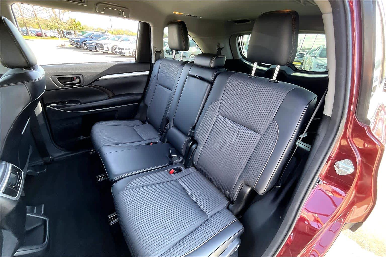 2016 Toyota Highlander LE Plus Ooh La La Rouge Mica at AutoNation USA Houston