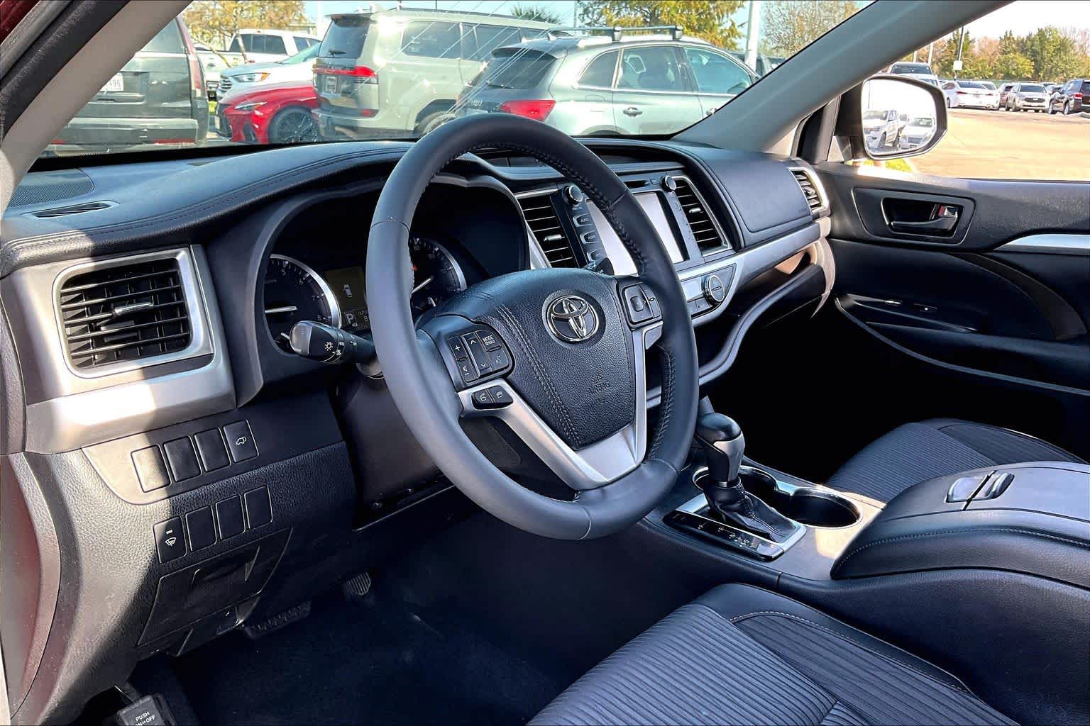 2016 Toyota Highlander LE Plus Ooh La La Rouge Mica at AutoNation USA Houston