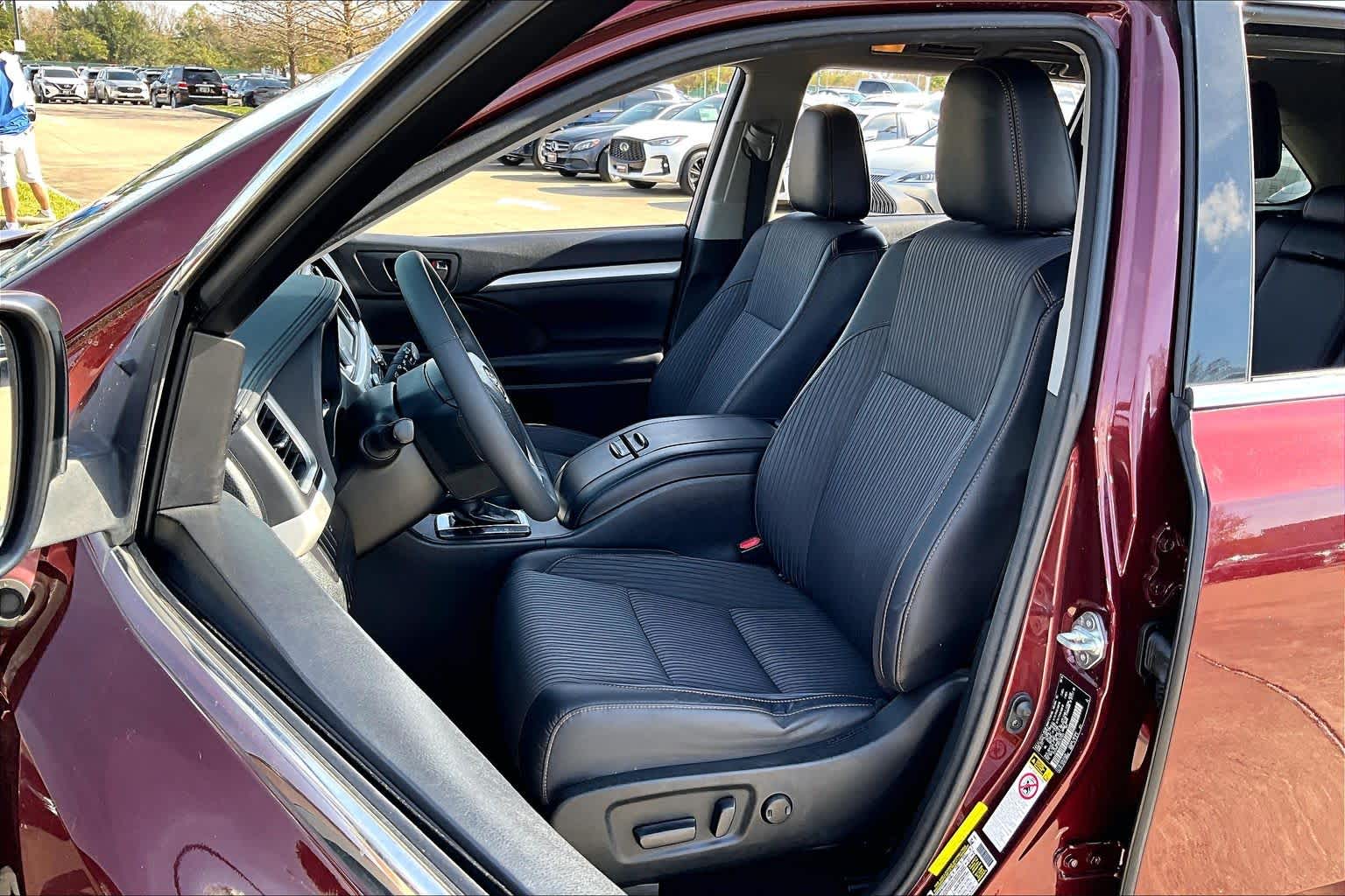 2016 Toyota Highlander LE Plus Ooh La La Rouge Mica at AutoNation USA Houston
