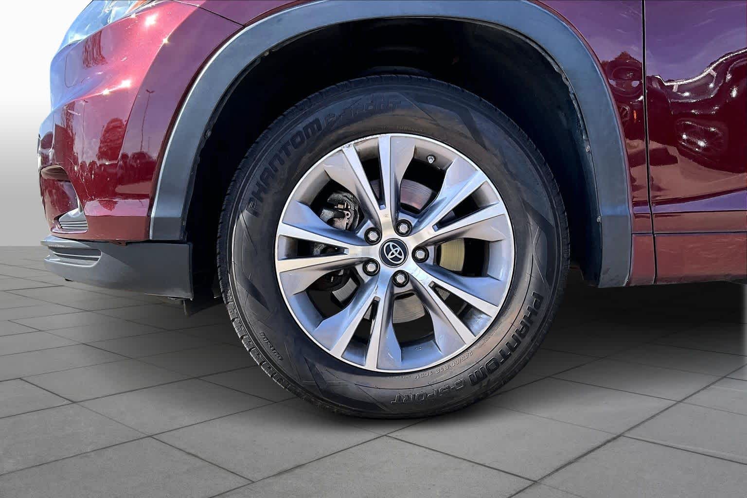 2016 Toyota Highlander LE Plus Ooh La La Rouge Mica at AutoNation USA Houston