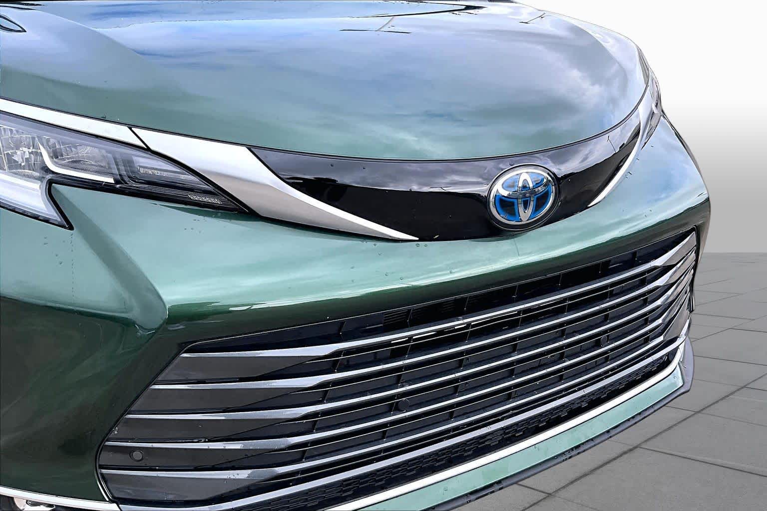 2025 Toyota Sienna Limited Cypress at Group 1 Toyota Southwest