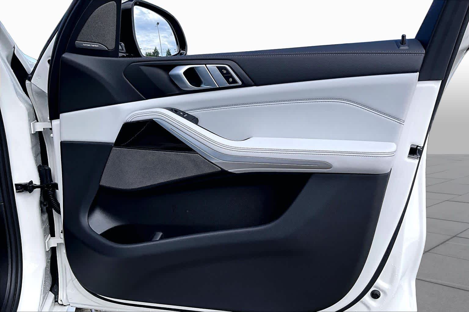 2023 BMW X5 xDrive40i xDrive40i Alpine White at Beck & Masten Kia