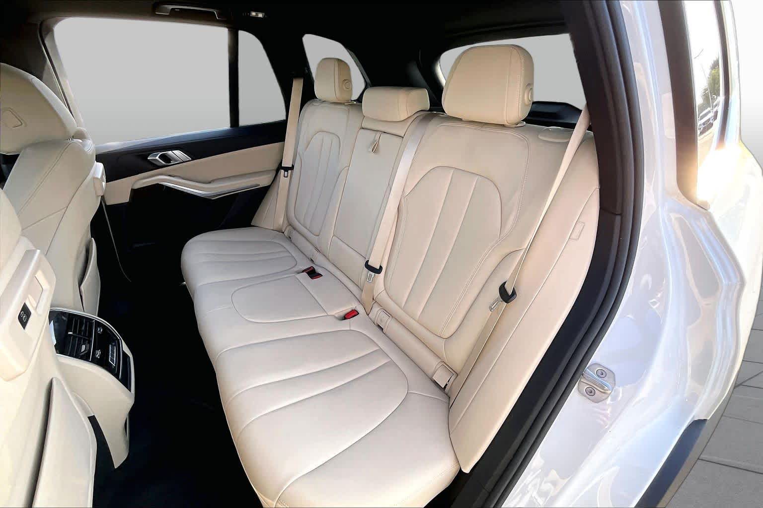 2019 BMW X5 xDrive40i xDrive40i Mineral White Metallic at Beck & Masten Kia