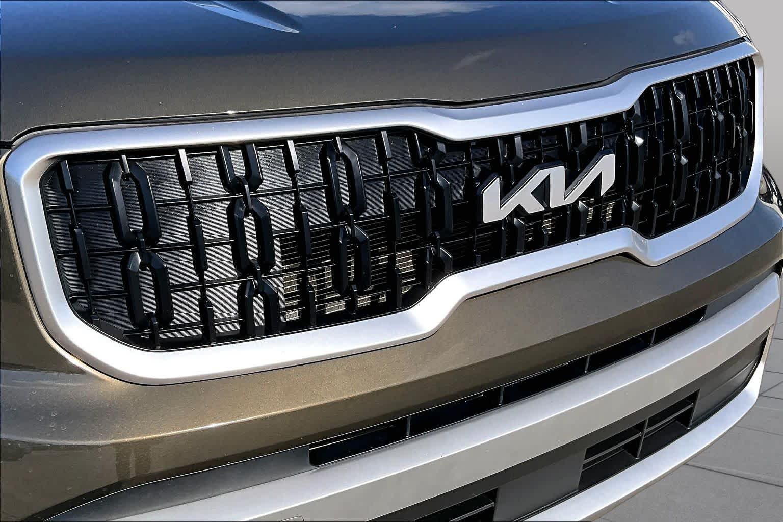 2023 Kia Telluride EX Dark Moss at Friendly Ford Crosby
