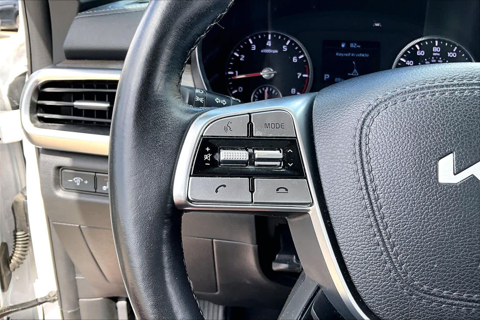 2022 Kia Telluride EX Glacial White Pearl at Westside Kia