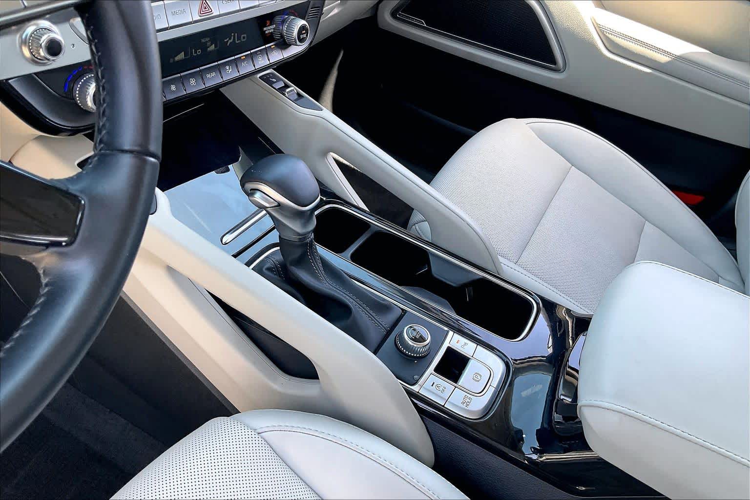 2025 Kia Telluride S Glacial White Pearl at Beck & Masten Kia