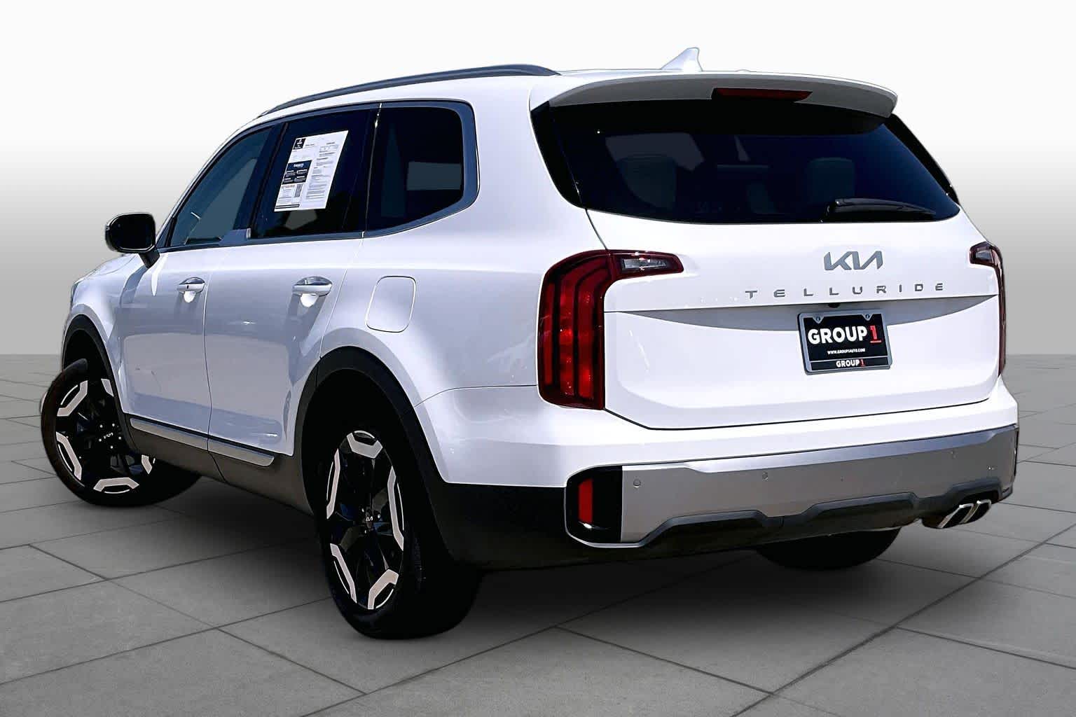 2025 Kia Telluride S Glacial White Pearl at Beck & Masten Kia