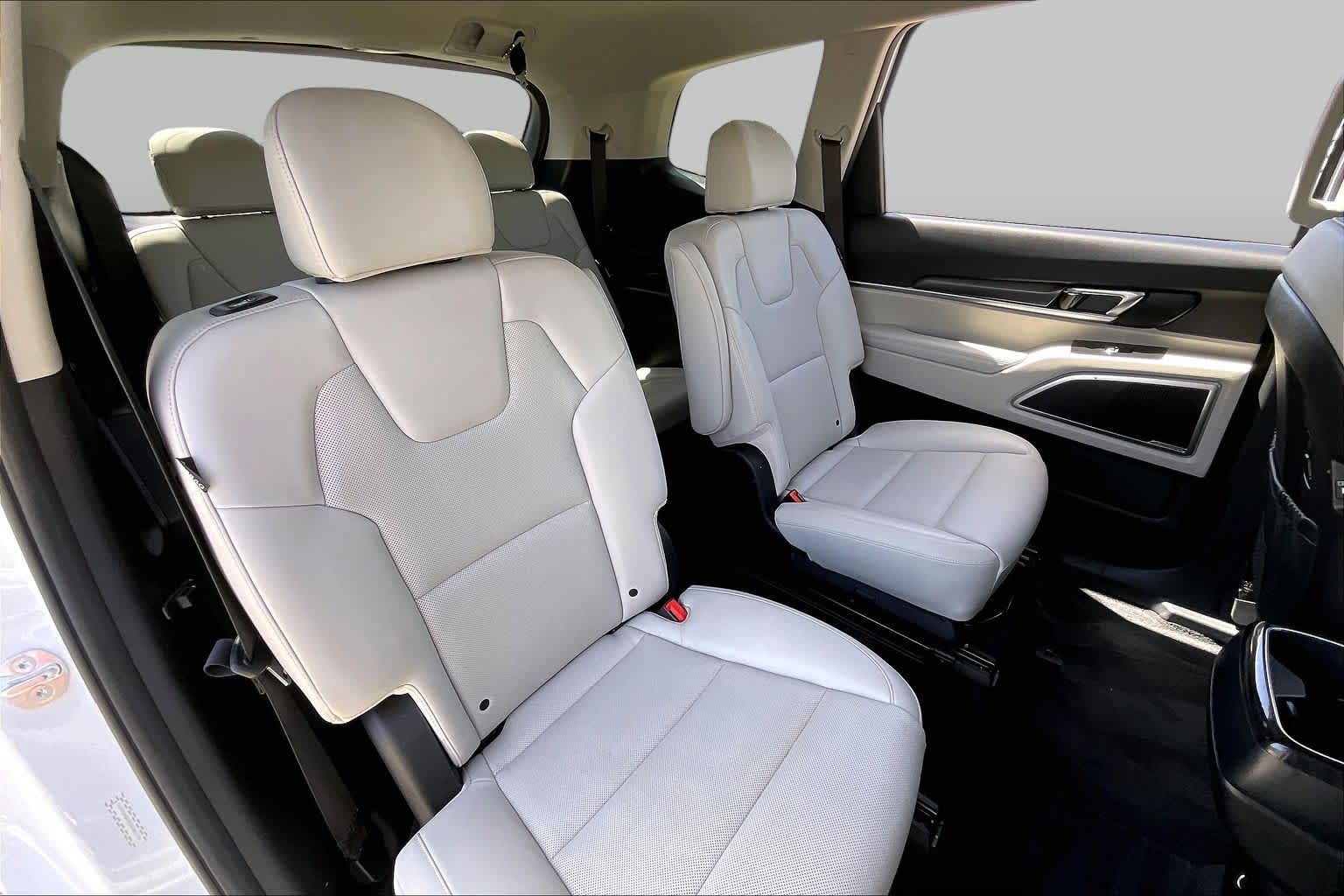2025 Kia Telluride S Glacial White Pearl at Beck & Masten Kia