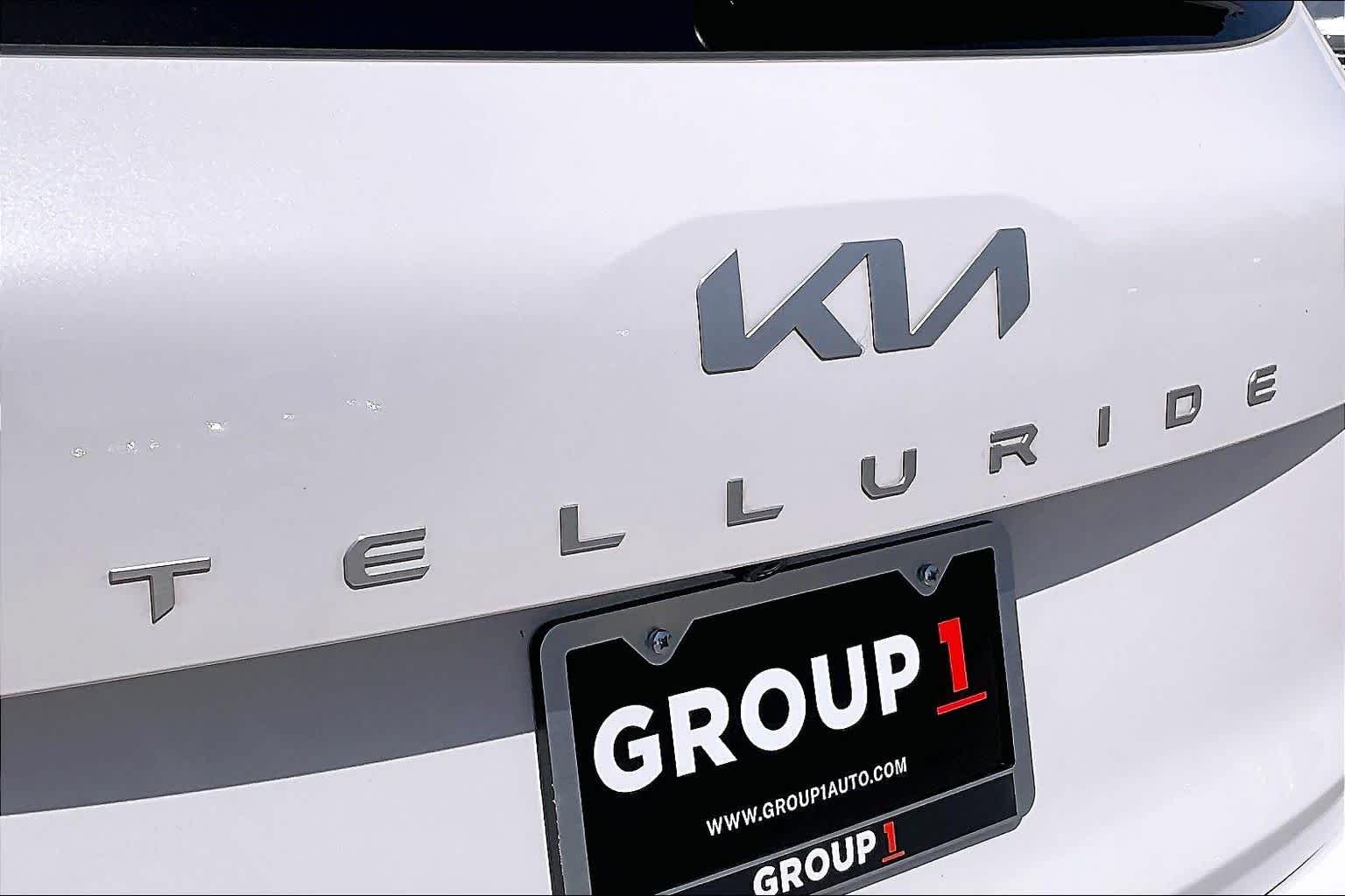 2025 Kia Telluride S Glacial White Pearl at Beck & Masten Kia