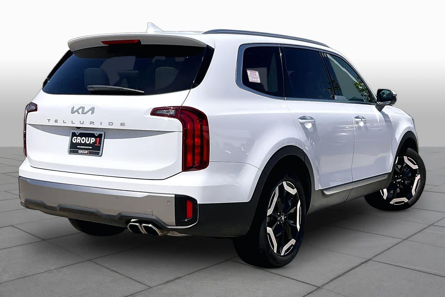 2025 Kia Telluride S Glacial White Pearl at Beck & Masten Kia