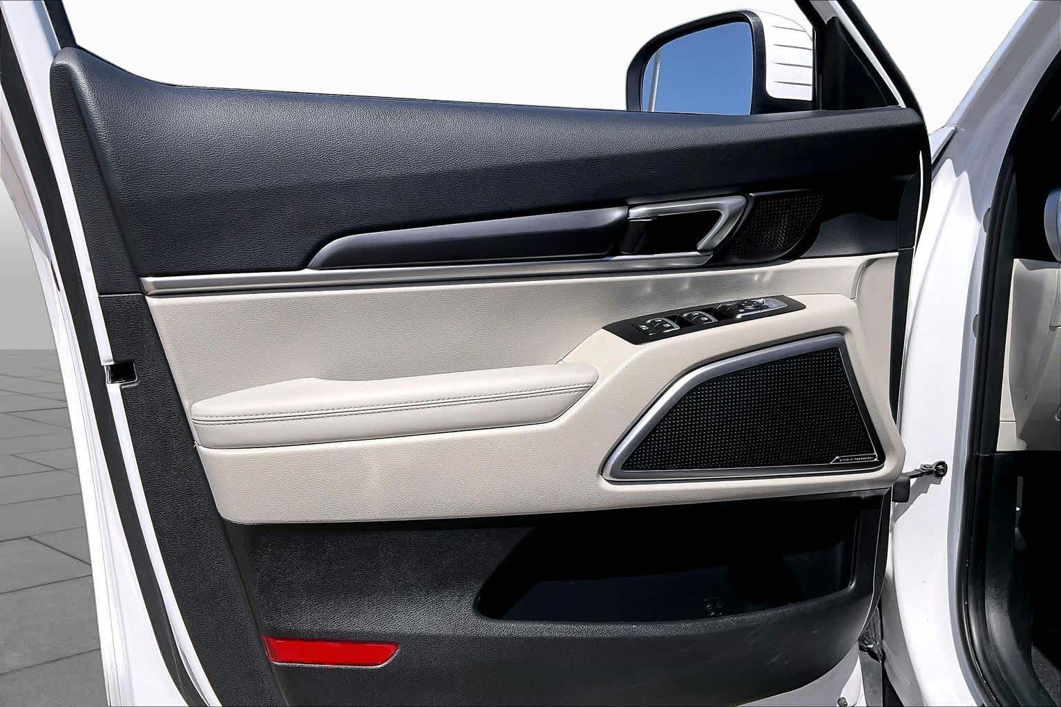 2025 Kia Telluride S Glacial White Pearl at Beck & Masten Kia