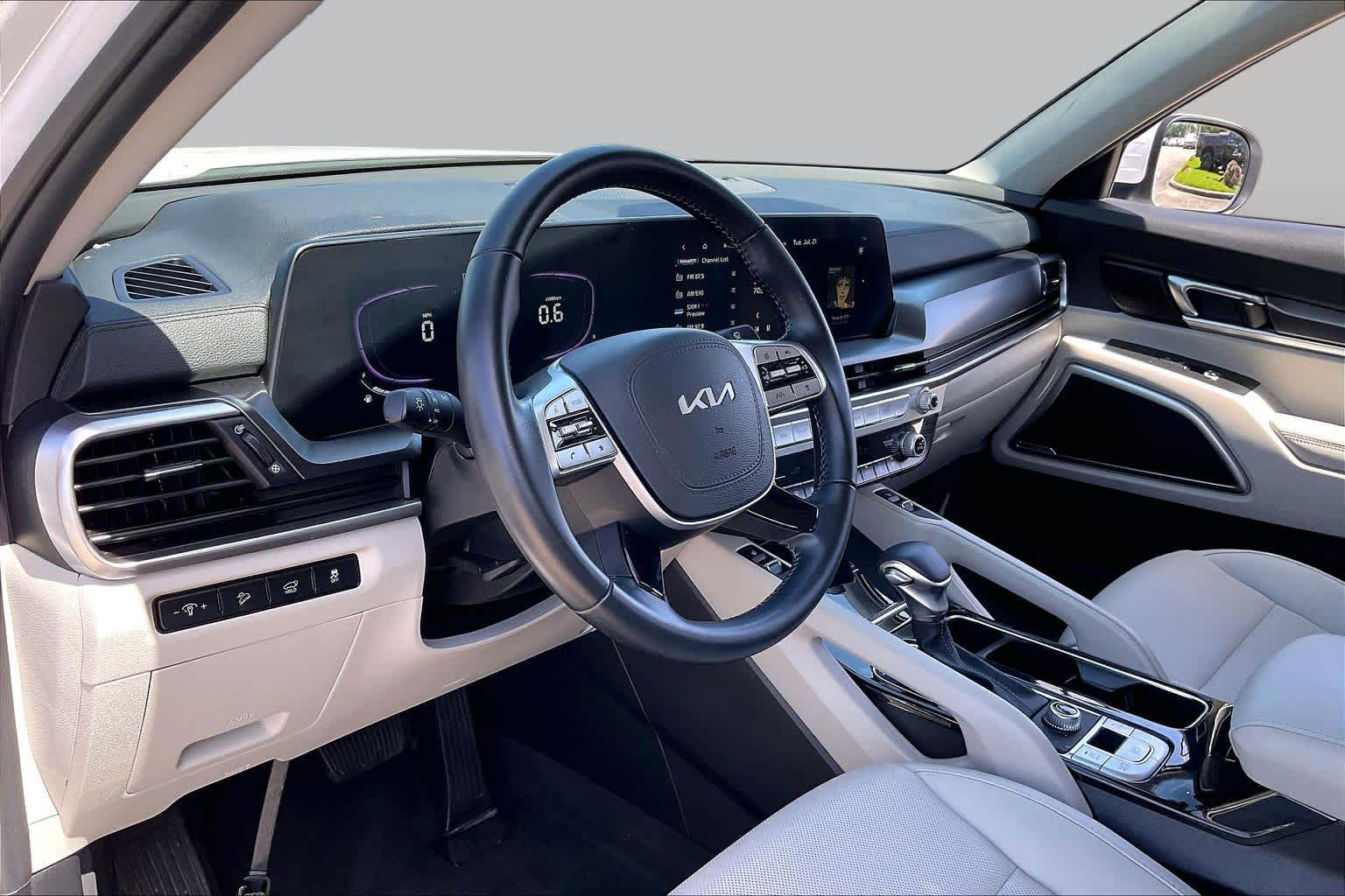 2025 Kia Telluride S Glacial White Pearl at Beck & Masten Kia