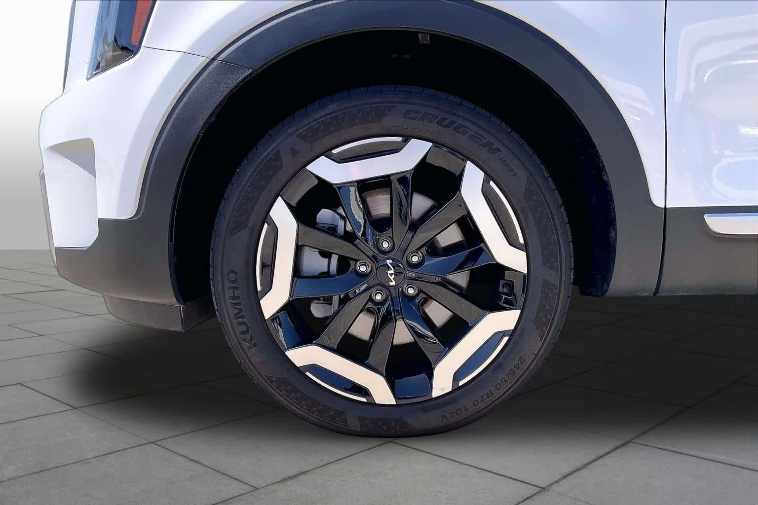 2025 Kia Telluride S Glacial White Pearl at Beck & Masten Kia