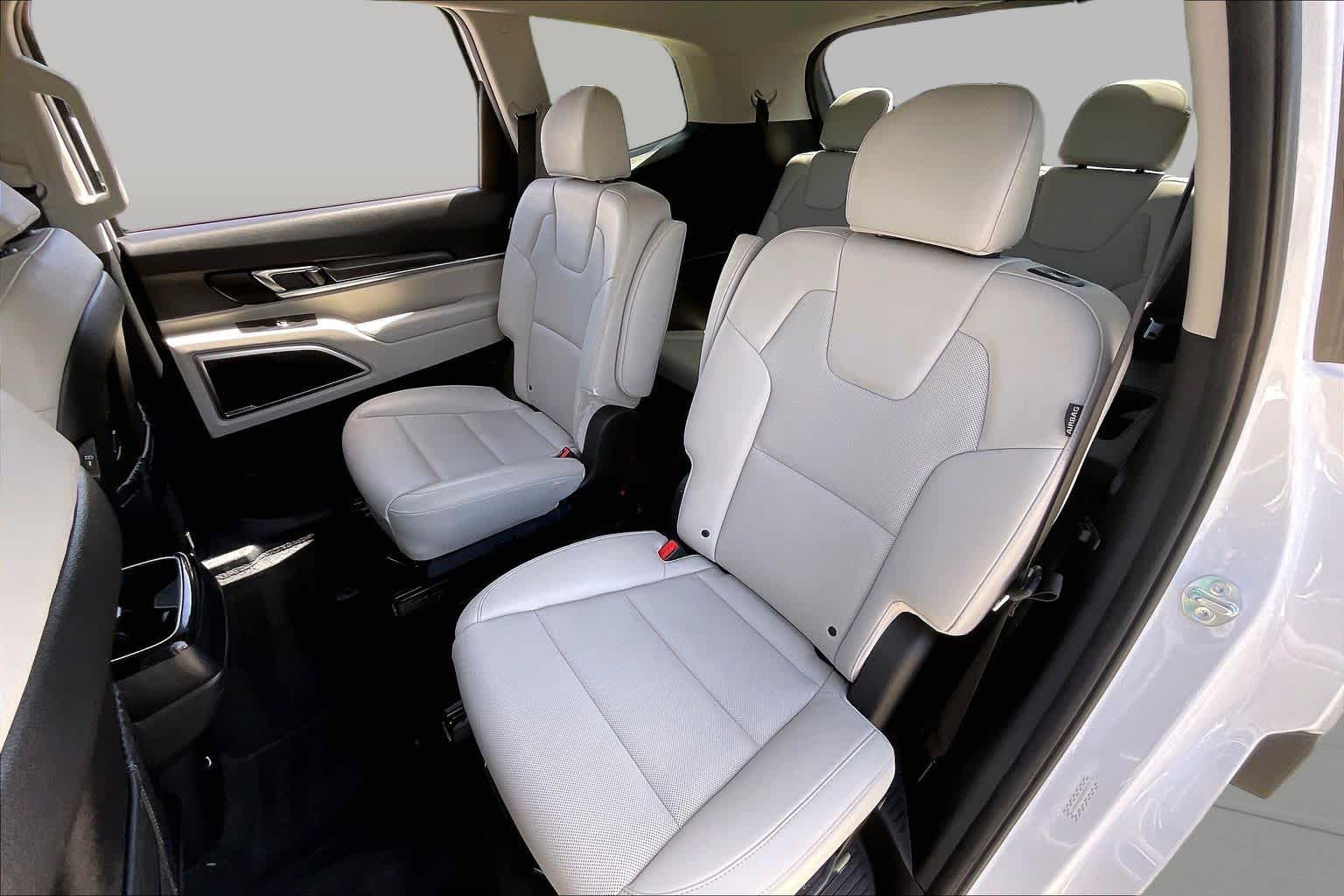 2025 Kia Telluride S Glacial White Pearl at Beck & Masten Kia