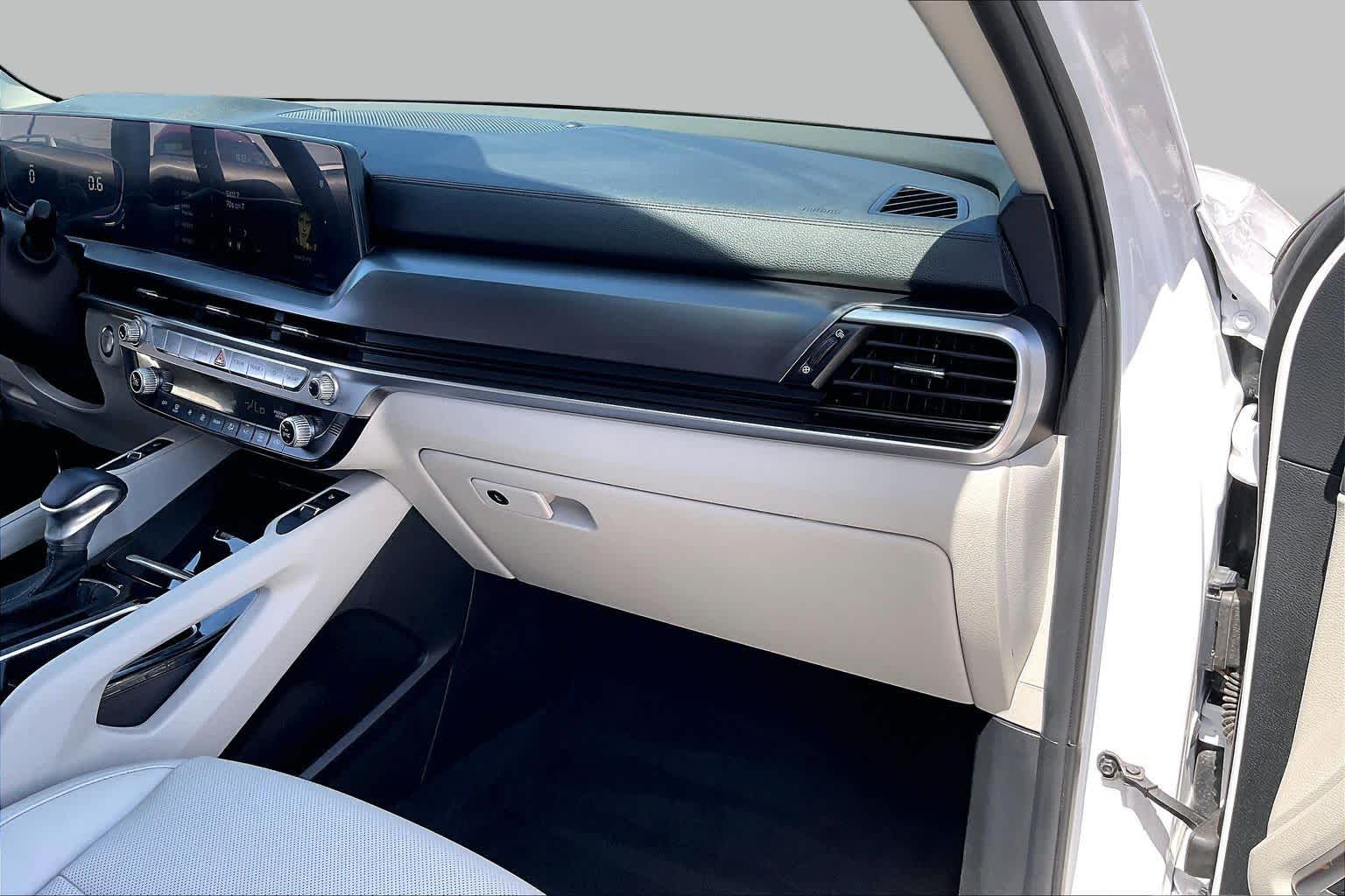 2025 Kia Telluride S Glacial White Pearl at Beck & Masten Kia