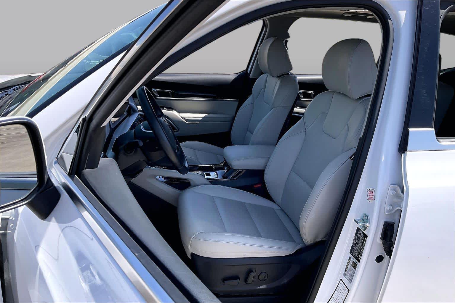 2025 Kia Telluride S Glacial White Pearl at Beck & Masten Kia